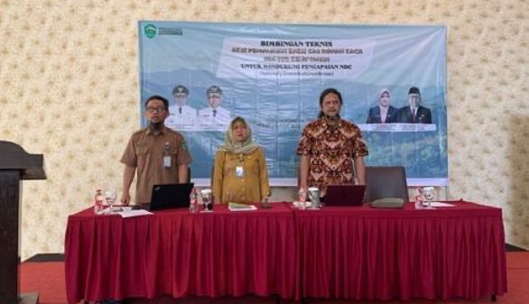 https://dishutkaltim.com/public/admin/images/gambar_berita/1686021247_Bimtek GRK.JPG
